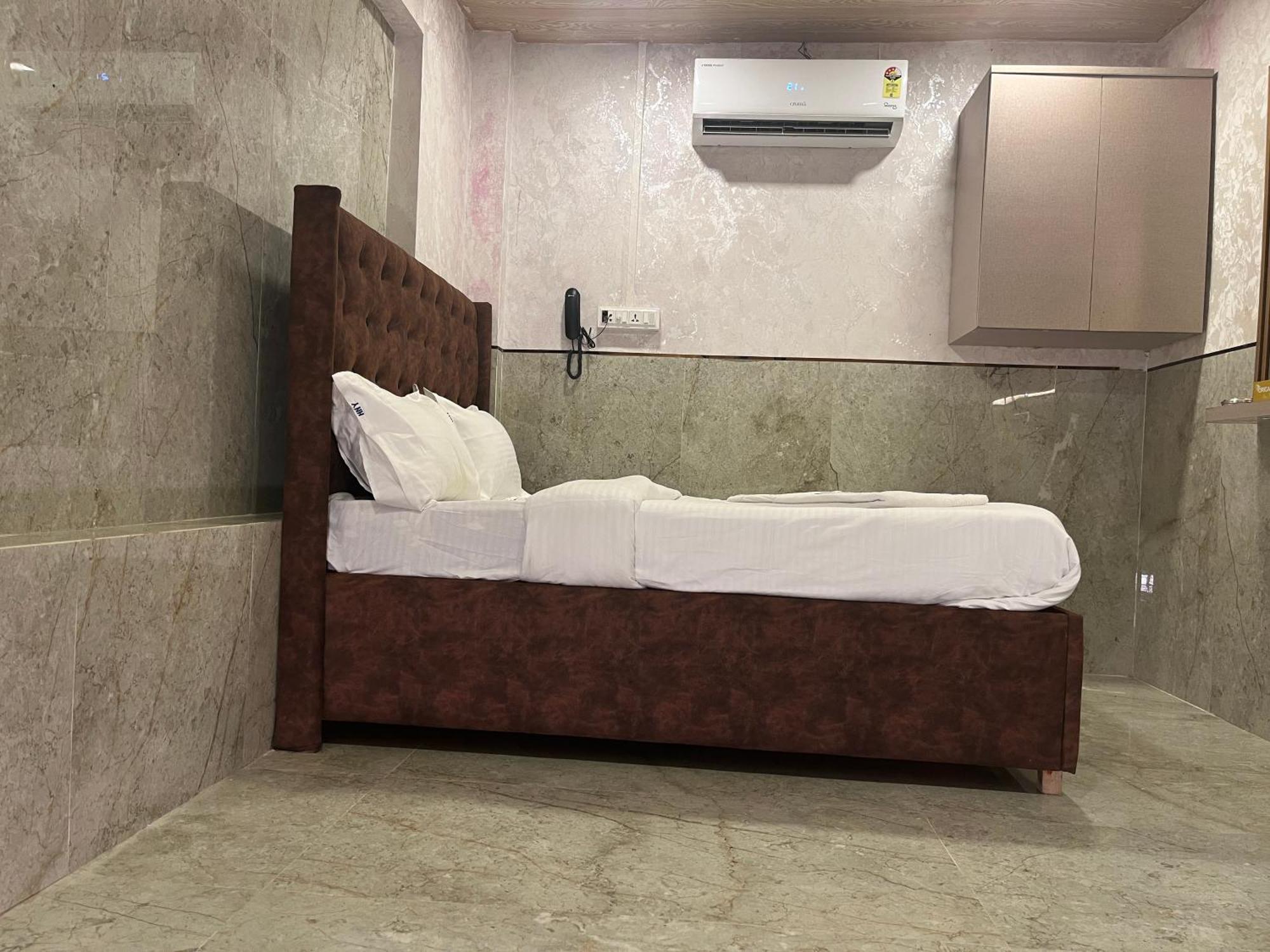 Hotel Newyork By Stayzy Rooms 뭄바이 객실 사진