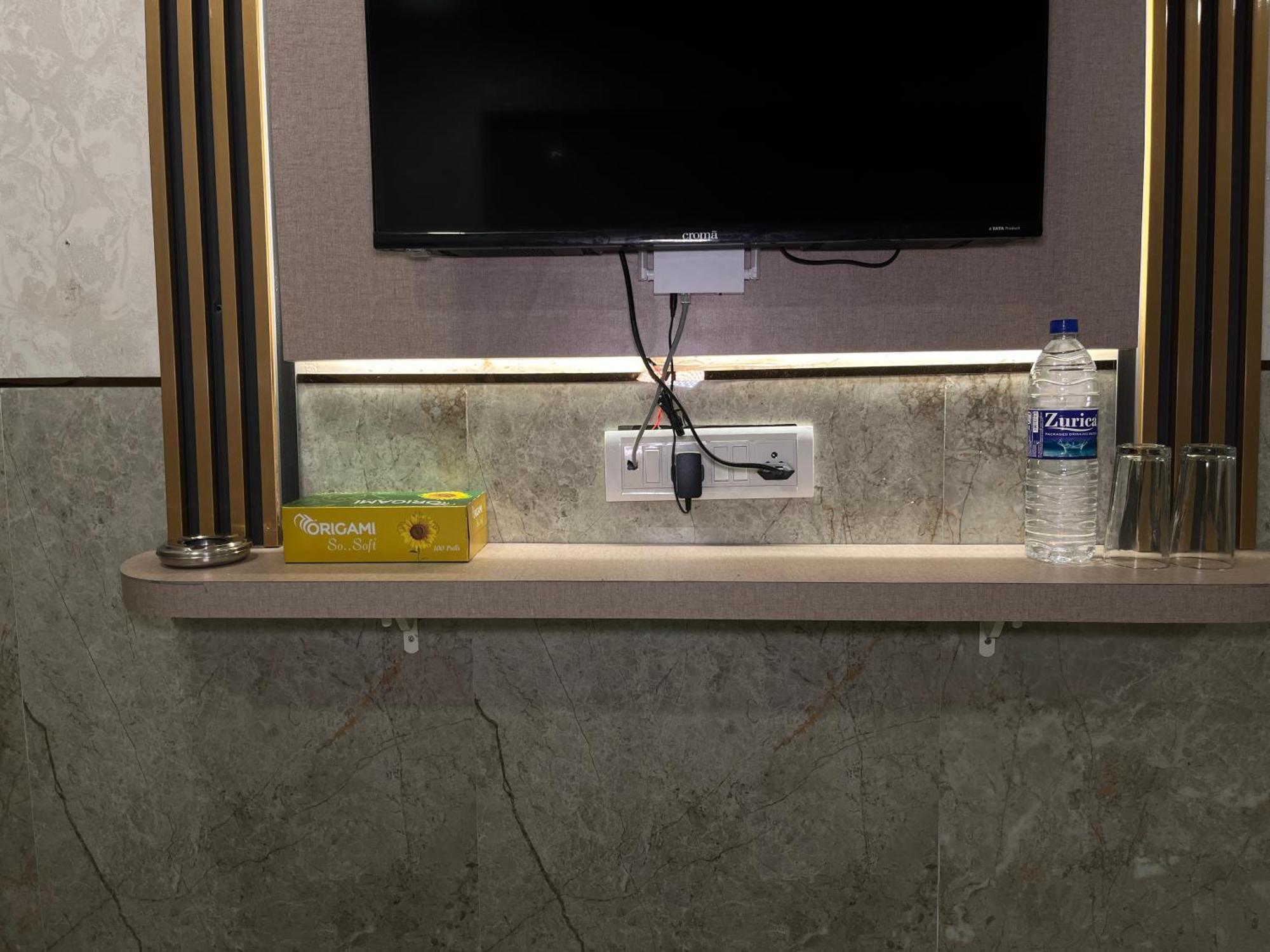 Hotel Newyork By Stayzy Rooms 뭄바이 객실 사진