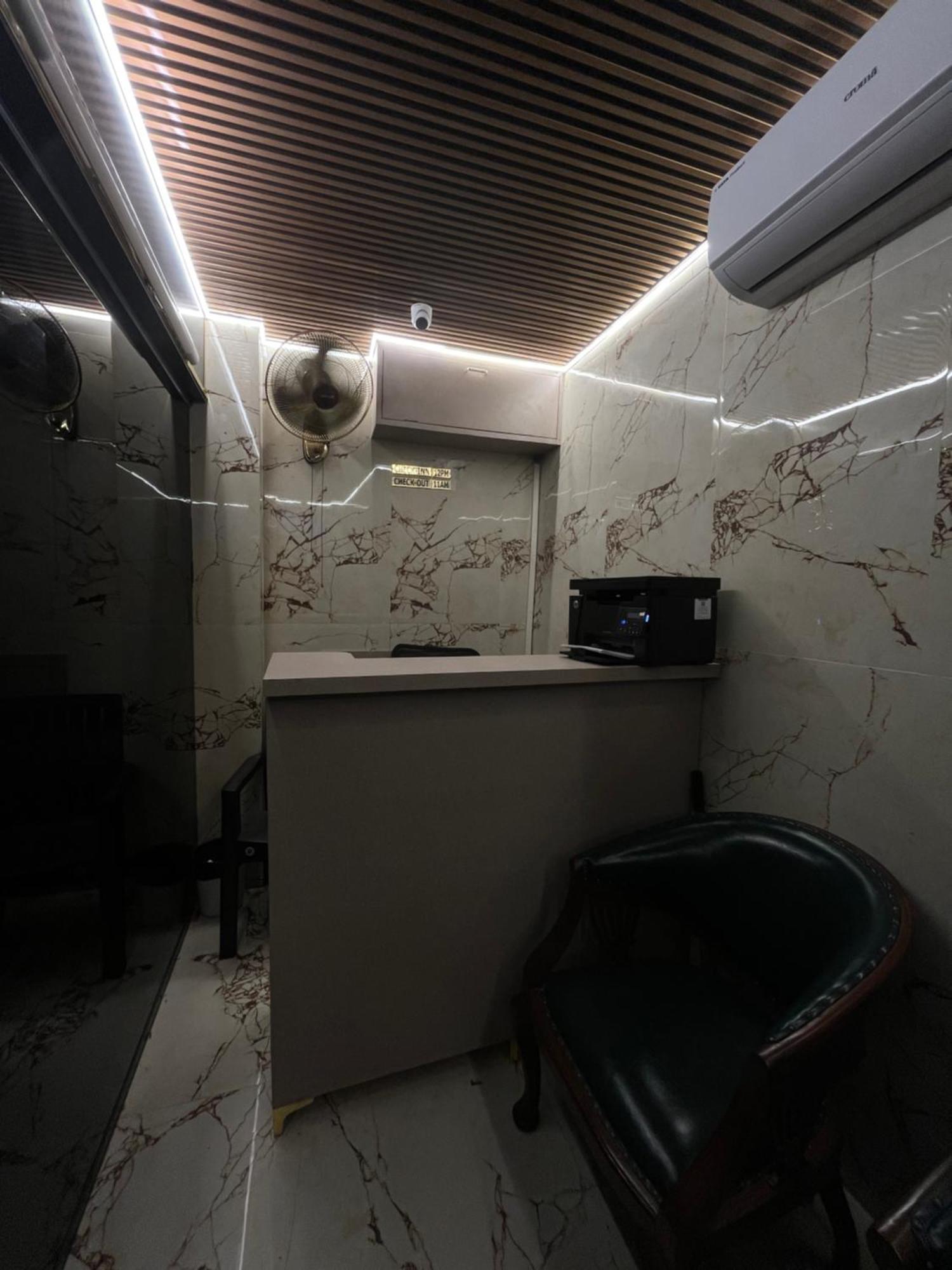 Hotel Newyork By Stayzy Rooms 뭄바이 외부 사진