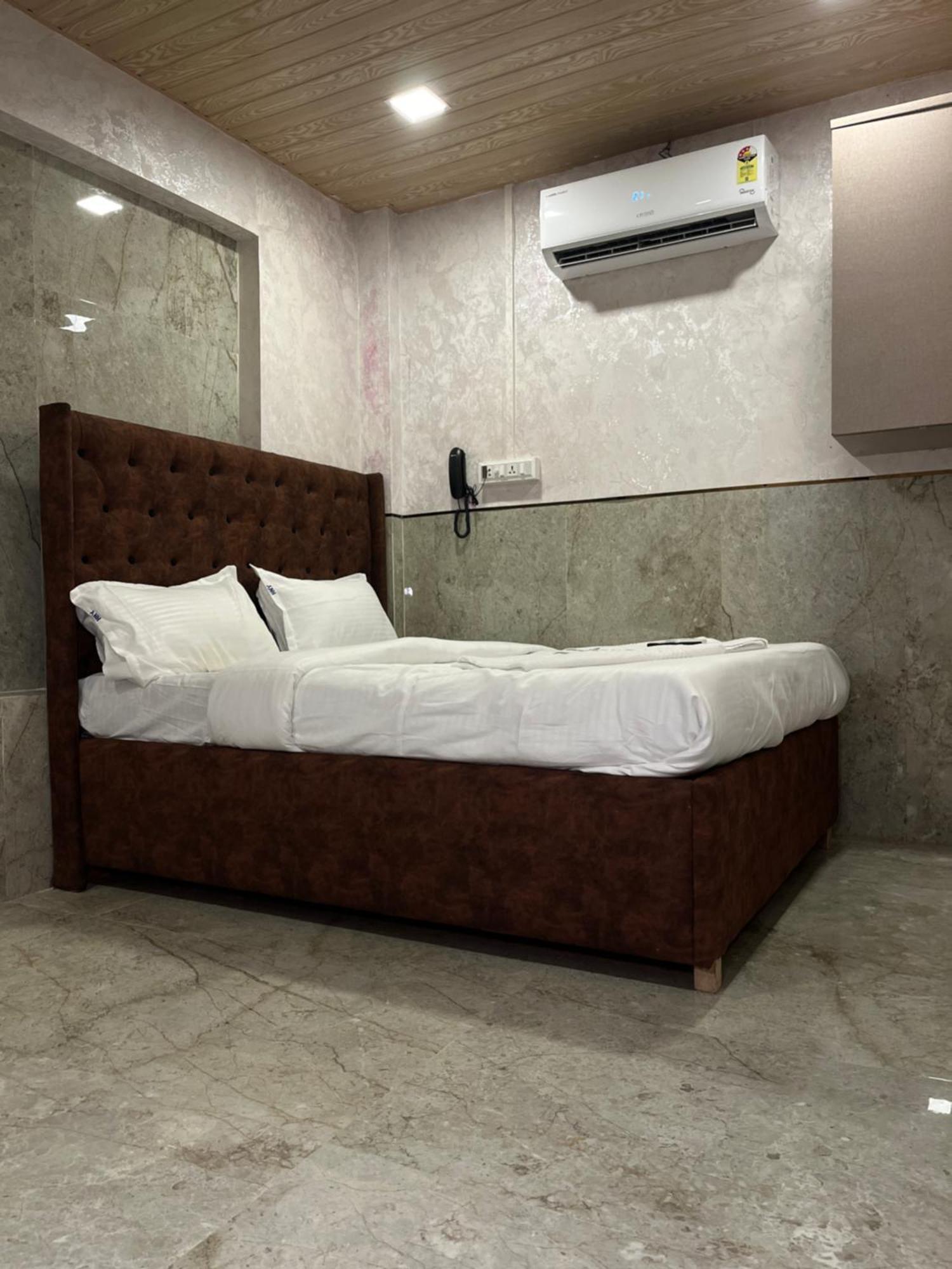 Hotel Newyork By Stayzy Rooms 뭄바이 객실 사진